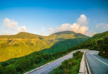 Đèo Hải Vân, một trong những cung đường đẹp nhất thế giới