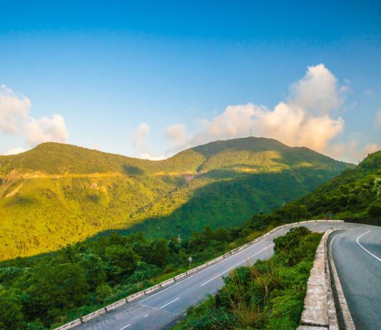 Đèo Hải Vân, một trong những cung đường đẹp nhất thế giới