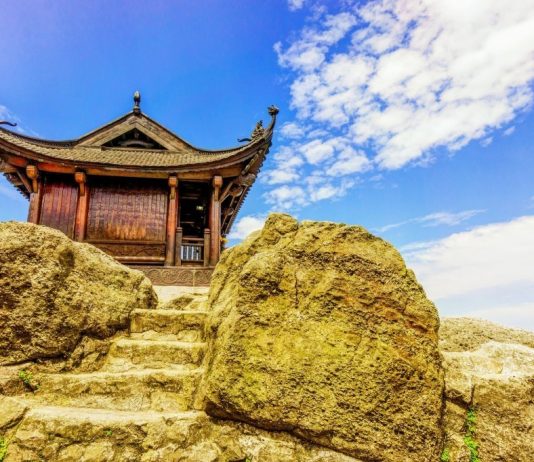 Rộn ràng du lịch Yên Tử mùa lễ hội