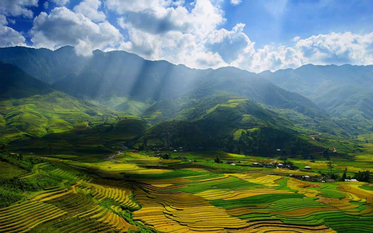 Hà Giang được biết đến với những cảnh đẹp nên thơ, hùng vĩ và hoang sơ. Hãy cùng ngắm nhìn hình ảnh của một vài điểm đến tuyệt vời của Hà Giang và cảm nhận sự hấp dẫn của vùng đất này.