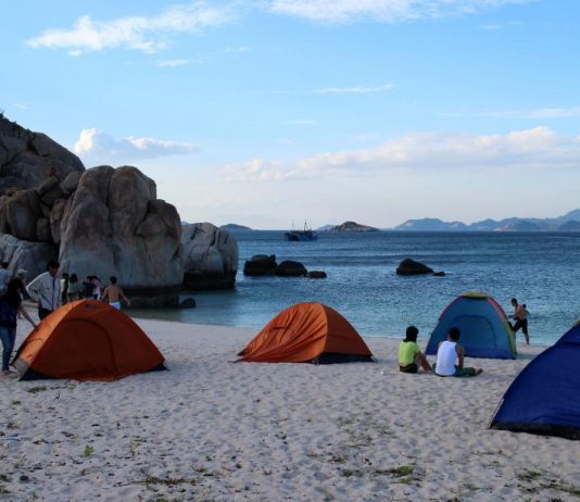 Du lịch đảo tôm hùm Bình Hưng