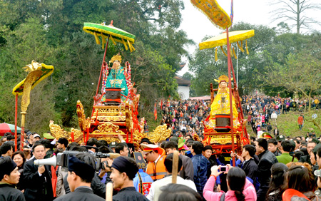 Rước kiệu lễ hội đền Du Yến " Ảnh nguồn Baophutho "