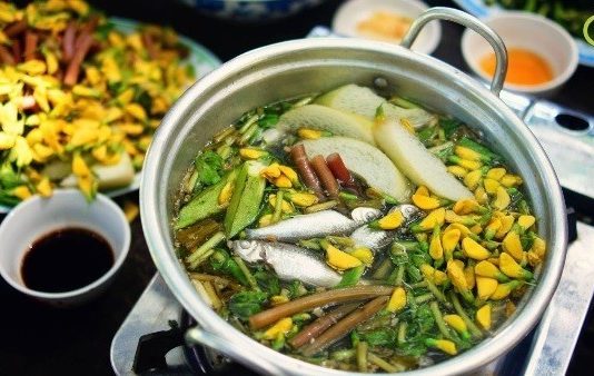 Hồ nước trời ban của An Giang