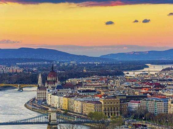 Thủ đô Budapest ( Hungary )