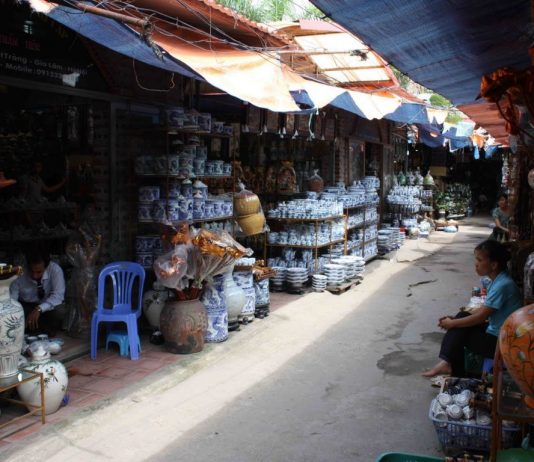 Khám phá làng nghề truyền thống Gốm Bát Tràng