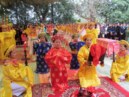 Nghi lễ bái trong hội đền Du Yến " Ảnh nguồn Baophutho "