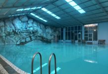 Bể bơi nước khoáng nóng mới phục vụ tân xuân